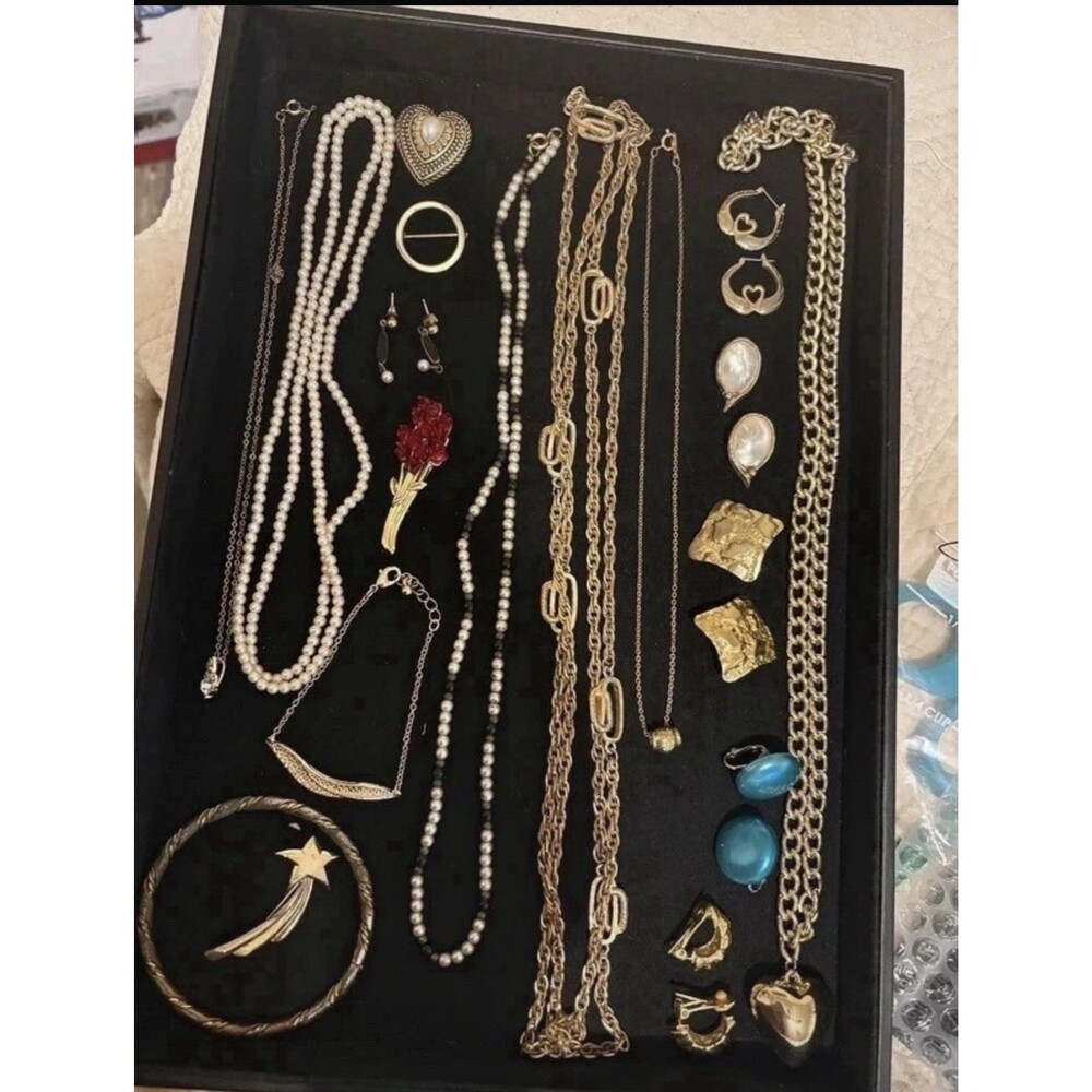 18 Piece Vintage Jewelry Lot